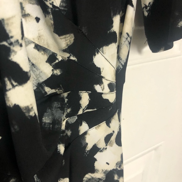 Floral Print Black And White MIDI Dress with gathered waist Comfortable - Picture 4 of 6